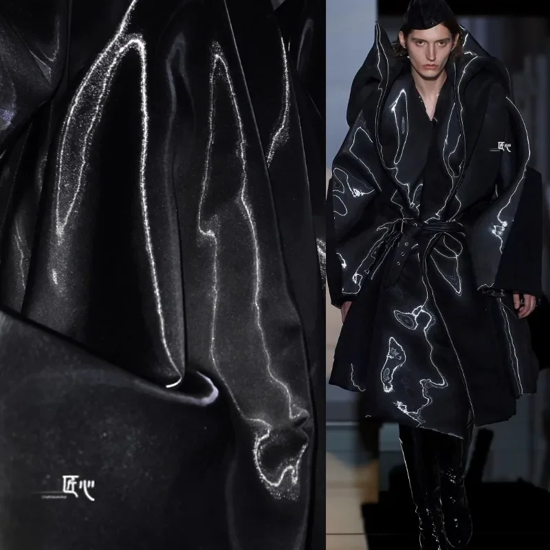 Reflexná/super jasná krištáľová čierna/reflexná saténová tkanina Down Cook Trench Coat Designer Tkanina