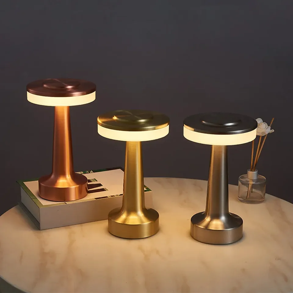 Retro LED stolová lampa USB nabíjateľné nekonečne stmievateľné nočné svetlo kempingové svetlo vhodné pre osvetlenie lampy s lampu