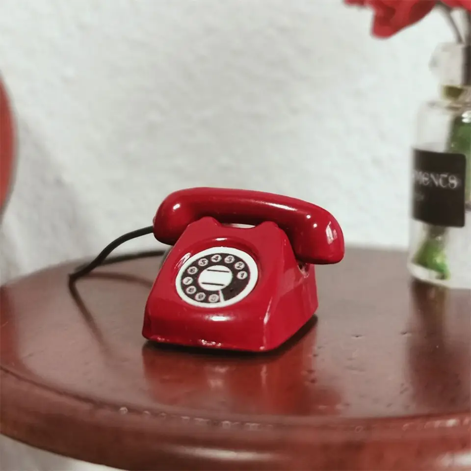 Retro mini pevný telefón 1:12 Dollhouse Miniature Simulation Mini Phone Model Domáci nábytok dekorácie Deti predstieranie hračky na hranie