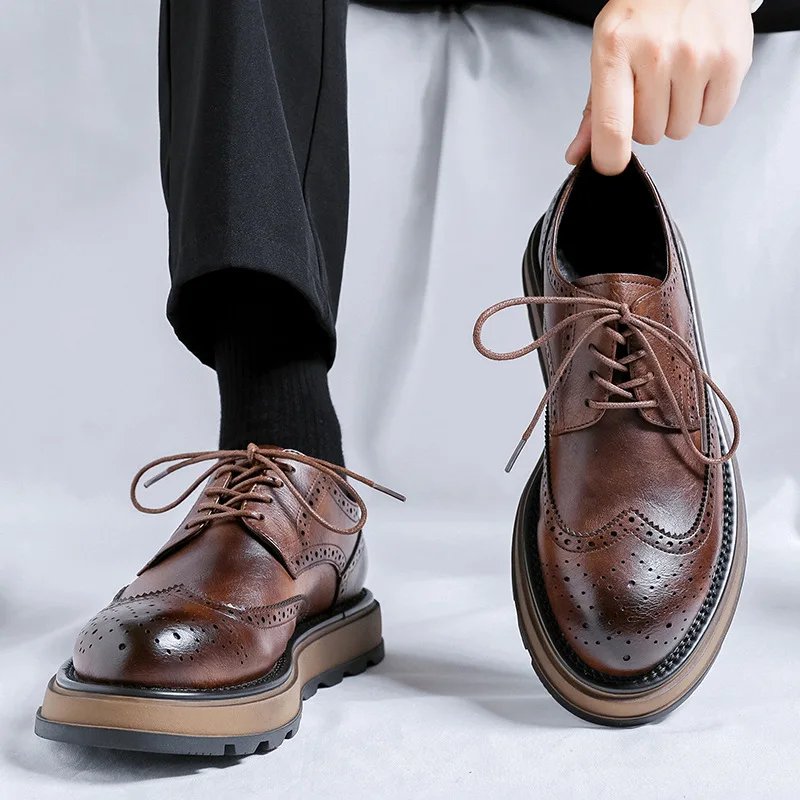 Retro pánske brogues šaty topánky luxusná ručne vyrábaná kvalita jesenný britský trend okrúhle prsty čierna business Social Shoe Shoe Male