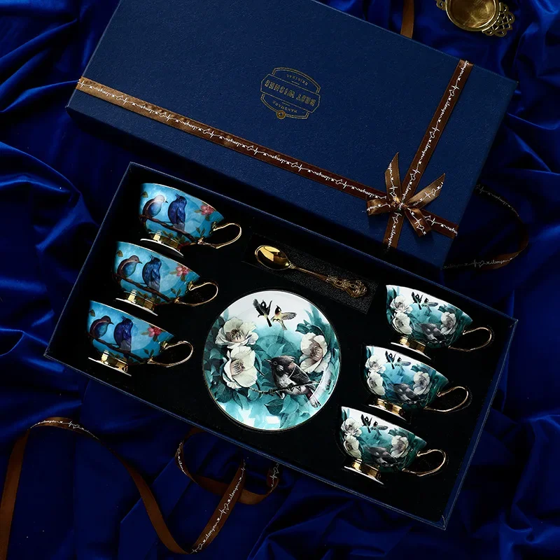 Retro vynikajúci luxusný 6k Coffee Cup Set Bone China Tea Cheov a podšálky Sada keramických hrnčekov jemný porcelán svadobný dekoračný darček