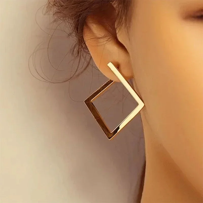 Retro zlato farebná štvorcová nepravidelné náušnice Stud Nové minimalistické prehnané kovové geometrické náušnice pre ženy módne doplnky