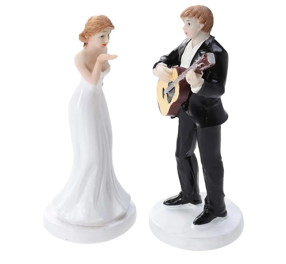 Romantická gitarová nevesta a dekorácia z koláča Groom Elegantná dekorácia tortu dekorácia socha svadobná dekorácia socha živice darček