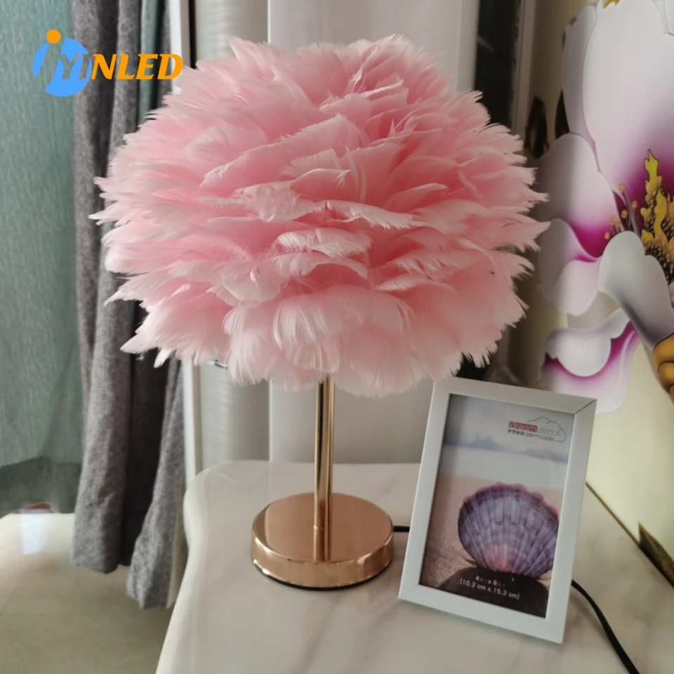 Romantické darčekové perie stolová lampa spálňa lôžko obývacia izba káva dekoratívne svetlá Valentín
