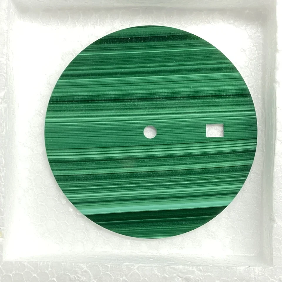 Round Flat 28,5 mm prírodný zelený malachitový kameň NH35 hodinky CNC Cut na predaj
