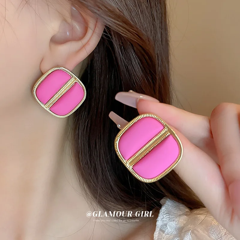 Roztomilé ružové náušnice pre ženy Romantické elegantné geometrické písmeno Ear Buckle Ženy Denne módne uši doplnky šperky