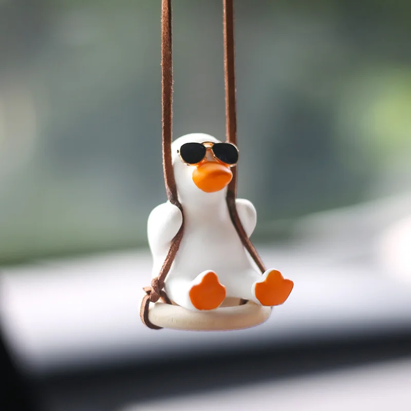 Roztomilé sadrok Swing Duck Anime Pendant Automatické spätné zrkadlo ozdoby narodeniny darček pár doplnky auto