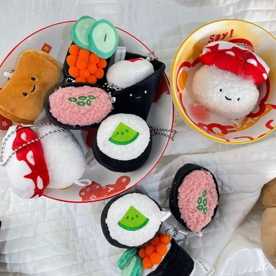 Roztomilé sushi plyšové kľúče ručné ručné ruky Sushi úhora plyšová hračka pre bábiky Cucumber chobotnica kľúča kľúča pre vrecká vianočné kľúče