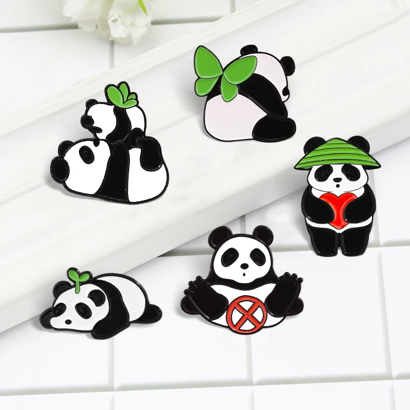 Roztomilé zviera panda smalt