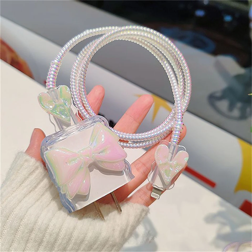 Roztomilý 3D Big White Bowknot Love Heart Wave Border Ochrana USB Ochrana pre iPhone 18W-20W Dátová čiara hlava Hlava rýchle nabíjanie puzdro