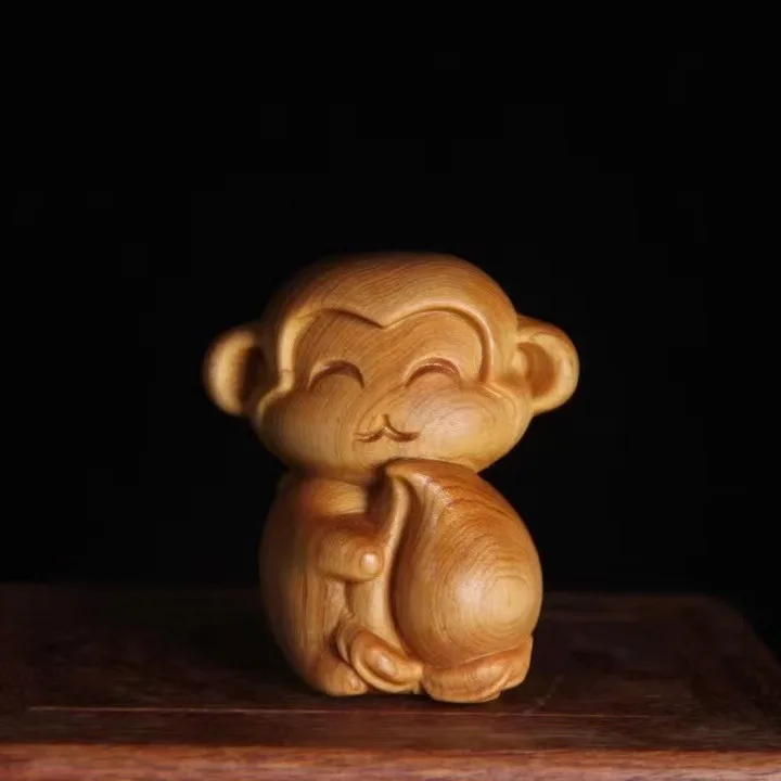 Roztomilý drevený figurín opíc zverokruh