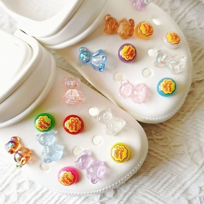 Roztomilý karikatúra Bear Shoe Charms Designer Fashion All-Match Shoe Charms pre upchaté simulačné simulačné cukrovinky džínsy vianočný darček