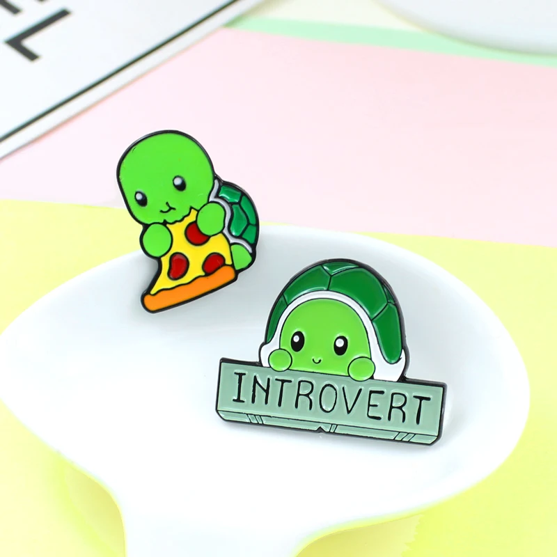 Roztomilý malá korytnačka smaltovaná brošňa pizza milujúca korytnačka klopa Pin korytnačka, ktorá sa schováva v odznaku škrupiny pre zvieracie šperky darček darček