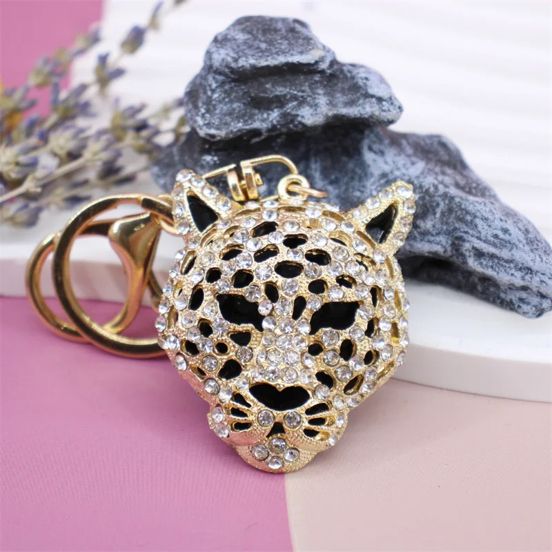 Roztomilý zlatý leopardový hlavičk Klávesnica pre ženy Men Men CAR prívesok Bijoux príslušenstvo dievčenská taška na kľúče kľúče kúzlo