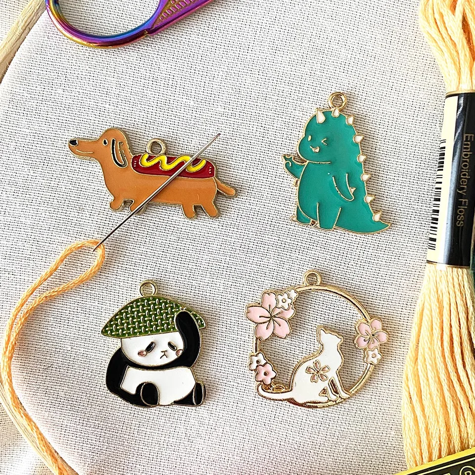 Sada 2 mleskov ihly Magnetické pre krížový steh psov mačka Panda Dinosaur Šijacia ihla Keeper vyšívacia ihla držiak na opatrovateľky