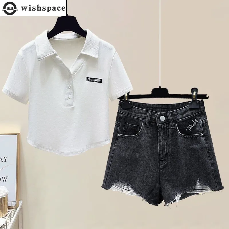 Sada ženských letných nových vekov redukujúcich obojok Polo Short Top spárovaný s perforovanými vysoko pásovými šortkami dvojdielne