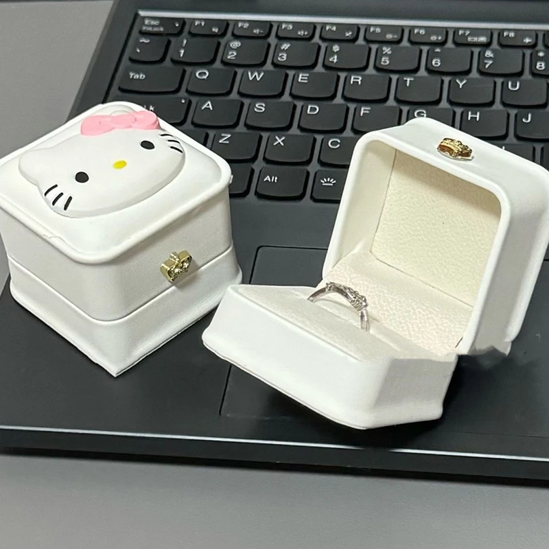 Sanrio Hello Kitty Ring Storage Box Confession Ring Box White zamatový šperk box priateľka Gifning Girl Girls Girls Obľúbené