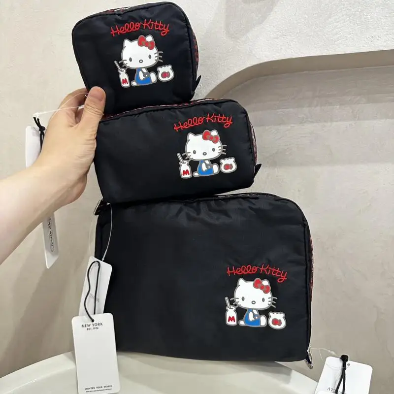 Sanrio Hello Kitty Y2K Čierna výšivka Storage Tach