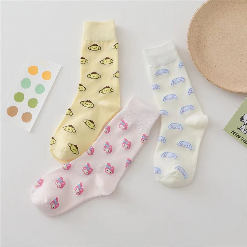 Sanrio mymelody cinnamoroll pom pom purin stredná dĺžka ponožky Ins priedušný minimálny dizajn voľného času na voľný čas