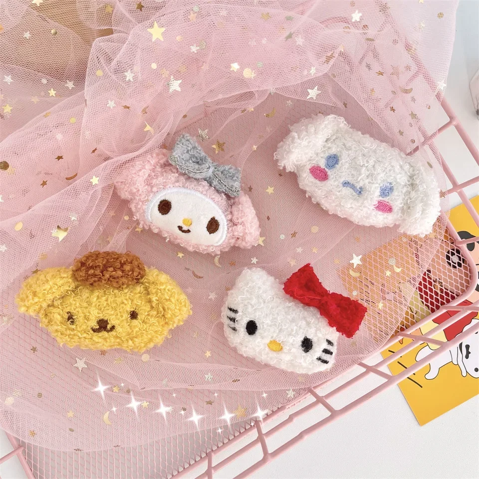 Sanrio oblečenie zodpovedajúce doplnkom darček Hello mačiatko moja melódia Plys Malé brošňové taška šál Pin kawaii ahoj kittycinnamoroll