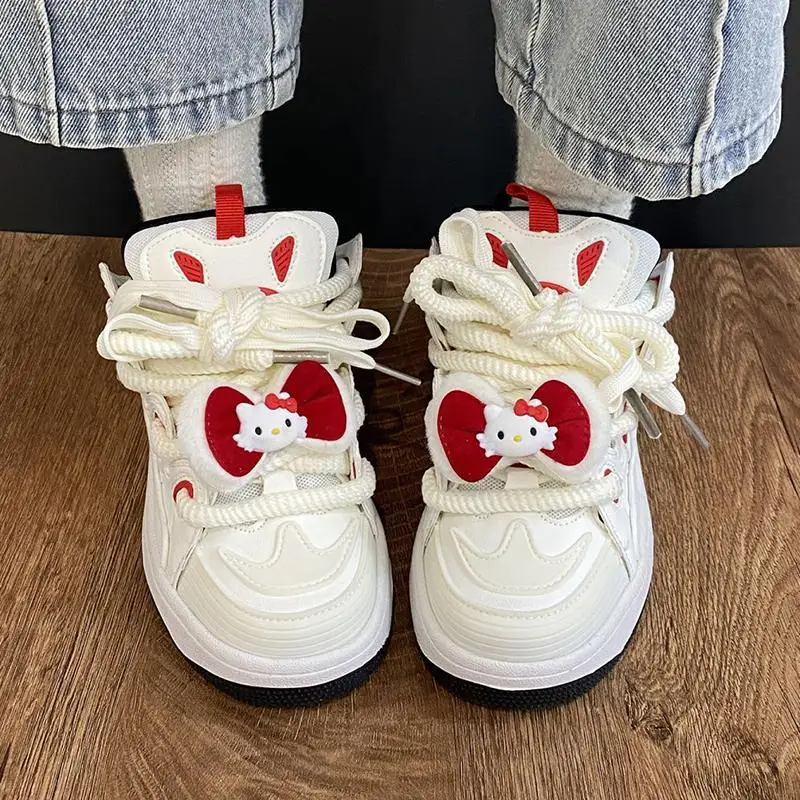 Sanrioed Cartoon Board topánky anime Hello Kitty Cute Sports topánky Jeseň všestranná hrubá dna vzostupná teniska dievčaťa darček