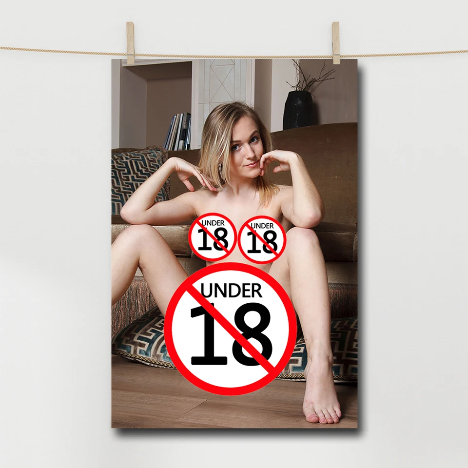 Sexy blondínka nahá žena necenzurovaná prsná mačička fotka