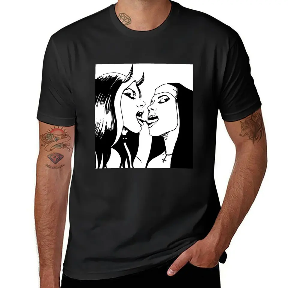 Sexy zlá mníška lesbická bozk Nun Bondage Satanic BDSM Tričko Tričko Colné košele Grafické odpaliská Tričko Men