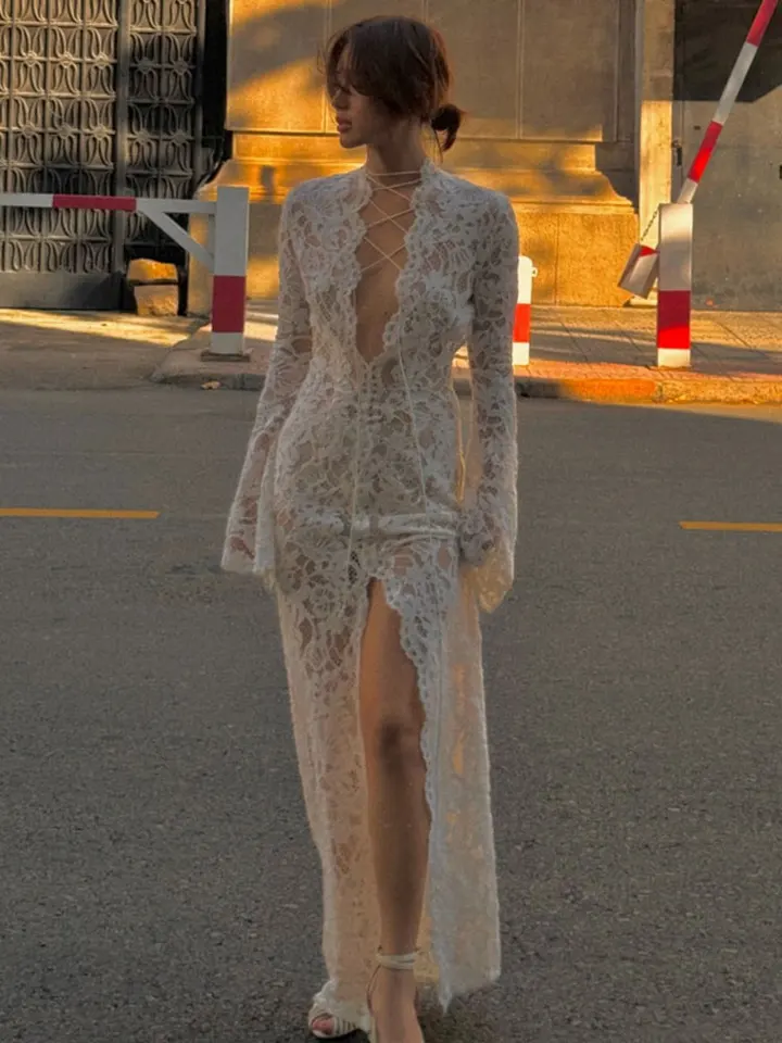 Sexy šnurovacia krivka biele šaty módna ulica štrbina dutiny hlboko v krk elegantné s dlhým rukávom číre šaty plážový klub New