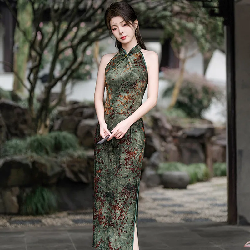 Sexy ženy Mandarin Golier Čínsky štýl Long Cheongsam 2025 Nové vylepšené ženské rukávy bez rukávov Čierna tlač Qipao Šaty