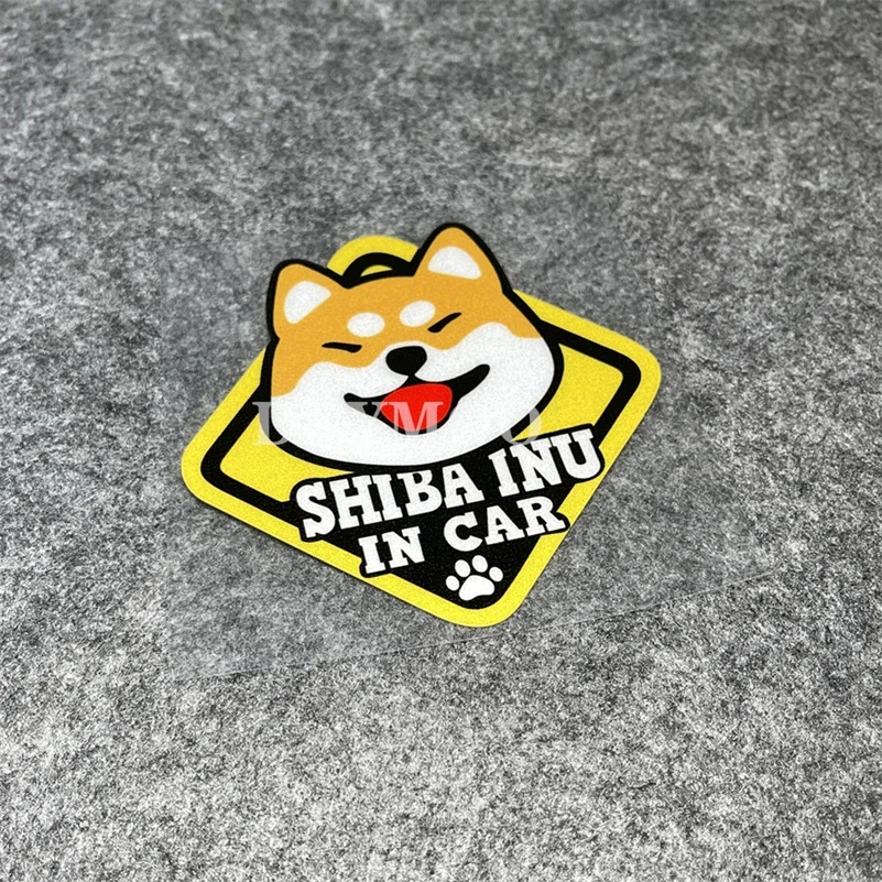 Shiba Inu na palube výstražných nálepiek s autami Applitraktívna prilba Motocyklová prilba automatické telesné gitarové nálepky vodotesné