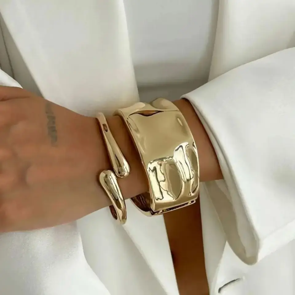 Shixin Fashion Design zlatá farba Geometrická veľké otvorené jarné náramky pre ženy Men Chunky Water Drops Wide Cuff Cuffer Šperky