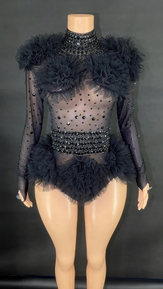 Sklady luxusné kamienky Daysky Dámske oblečenie Krátke trblietavé šaty s dlhým rukávom Krištáľové plesové šaty elegantné pre Lady Stage Wear