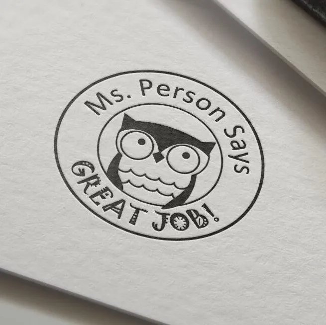 Skvelá práca učiteľka známka Owl Personalizované vlastné meno pečiatka Self Inking na hodnotenie darčekovej školy