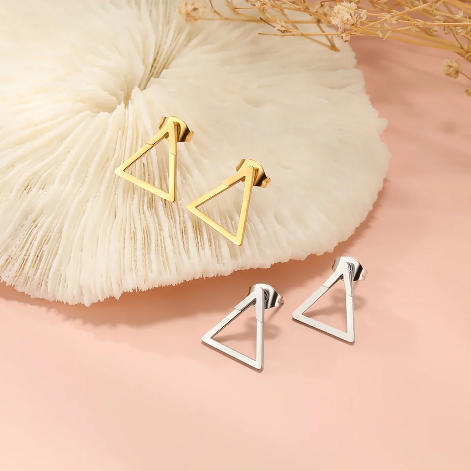 Skyrim z nehrdzavejúcej ocele Zlatý farebný trojuholník Stud pre ženy Dievčatá Minimalistické geometrické ušné cvok trendy šperky Veľkoobchod