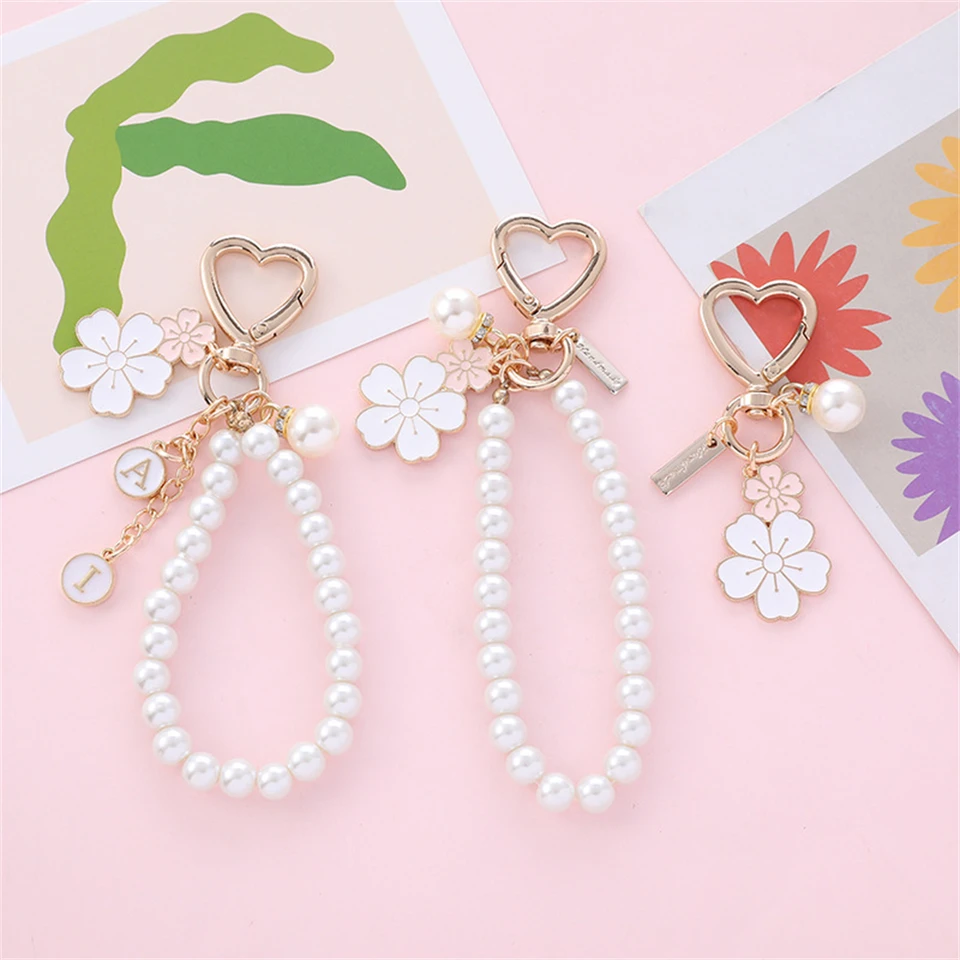 Sladká ružová čerešňová kvetina Keychain Cute Pearl Letter Pendant s Tassel Car Keyring pre slúchadlá Puzdro Kúzlo kúzla Decor Doplnky