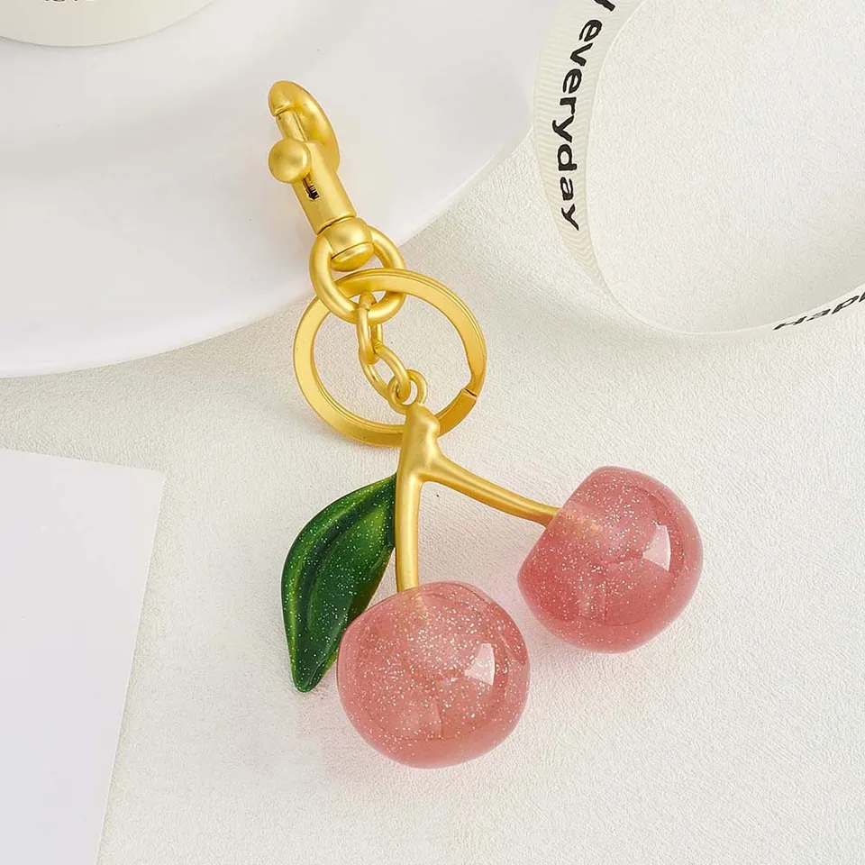 Sladké ozdoby Cherry Keychain Strawberry 3D Crafts Cherry Charms Zliatina ovocné auto Keyring Birthday Darček
