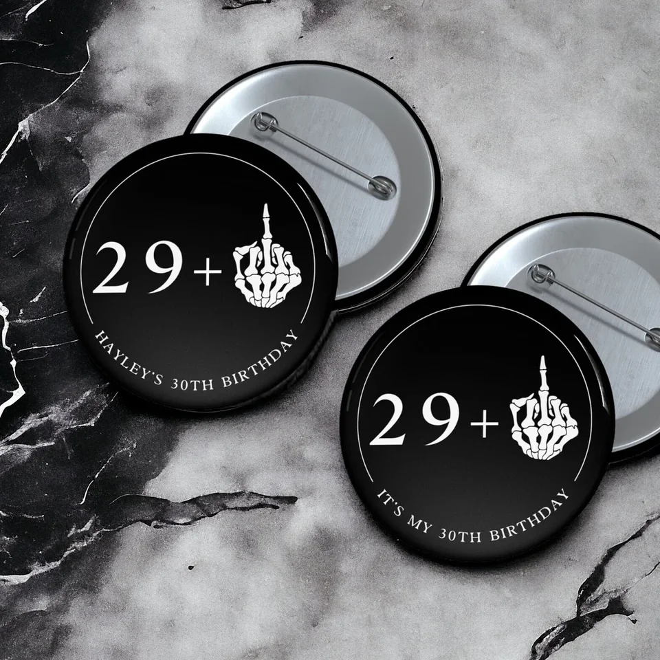 Smrť na moje 20S gombíky Funny 30. narodeniny Buttons RIP RIP DO MOJE 20. TELEKÁLNE NARODENIA DECORÁCIE pre jej 30. párty