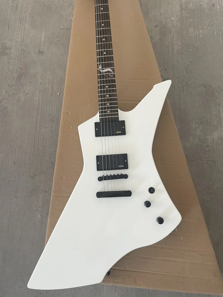 Snakebyte Electric Guitar Active Pickups mahagany Body Rosewoodfingerboard White and Black