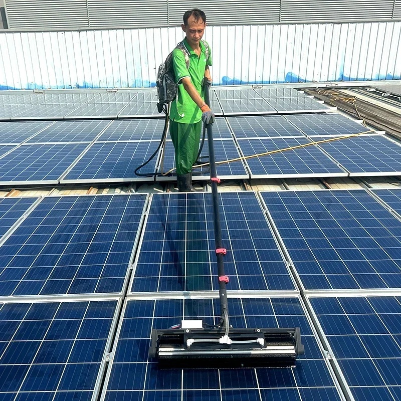 Solárny fotovoltaický panel čistiaci stroj Efektívny konštrukcia kefy pre optimálny výkon slnečného panela
