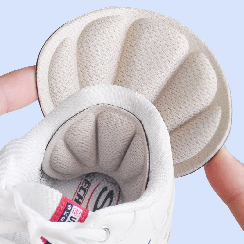 SPRÁVKY OPRAVY Päty DISDY SECKY TOPE, diera v Cobbler Sticker Back Sneaker lemovaný proti autorom po starostlivosti o pätu.