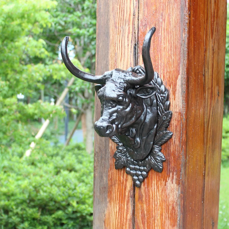 Starožitná čierna liatina veľká hlavu hovädzieho dobytka so skrutkami na kaviareň Domáca záhrada Dekorácia nástenná kovová figurína Big Bull Figurín