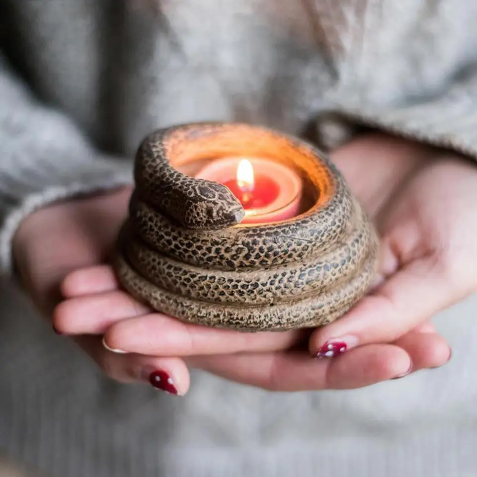 Stočený hadový betónový držiak sviečok votívne tealight sviečky realistické 3D had had Candlestick ornament sviatočné výzdobu