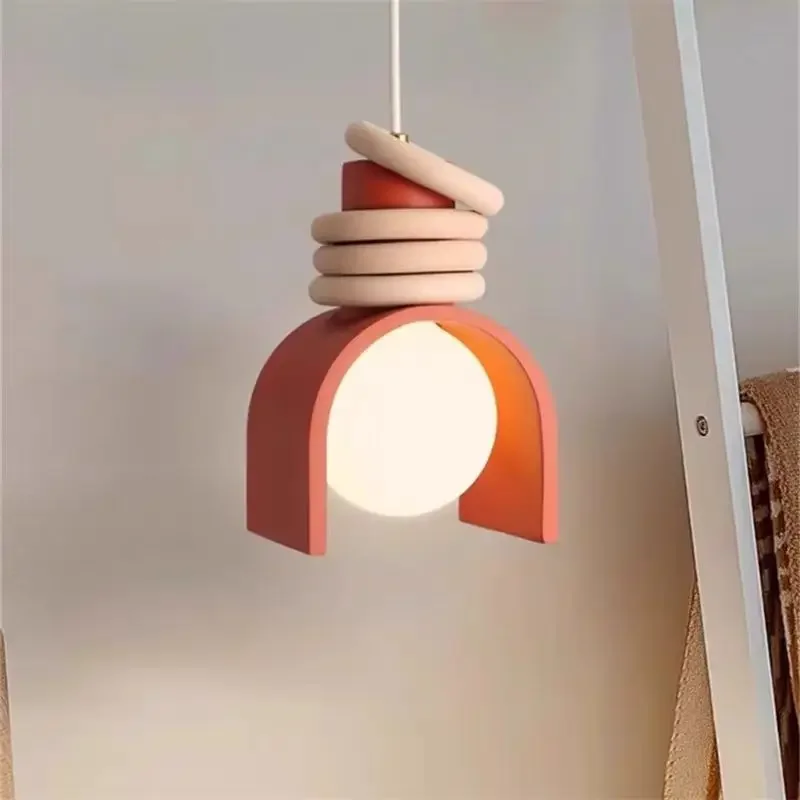 Stredoveké malé závesné svetlo Creative Led Boy Dievča Light E27 žiarovka oranžová biela živicová lampa pre jedáleň spálňa zavesená lampa