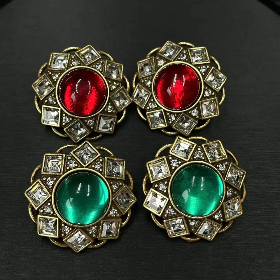 Stredoveké vynikajúce svetlo Luxusné vôňa Červené a zelené krištáľové diamantové náušnice Retro ťažké palác Gold Vintage náušnice