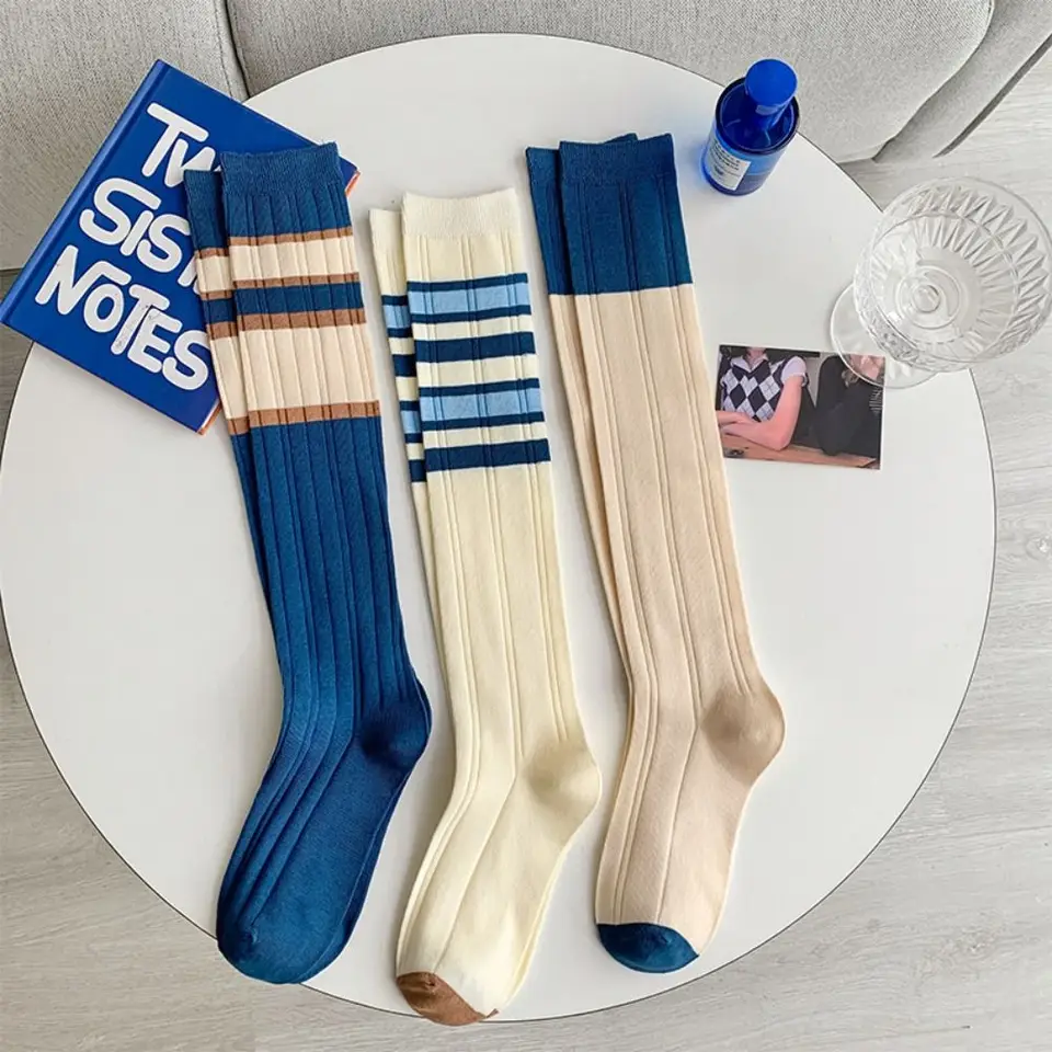 Stripe pruh vysoké rúrkové ponožky okolo kolena vysokej modrej série dlhé pančuchy trubice britské elastické dievčatá golfové ponožky