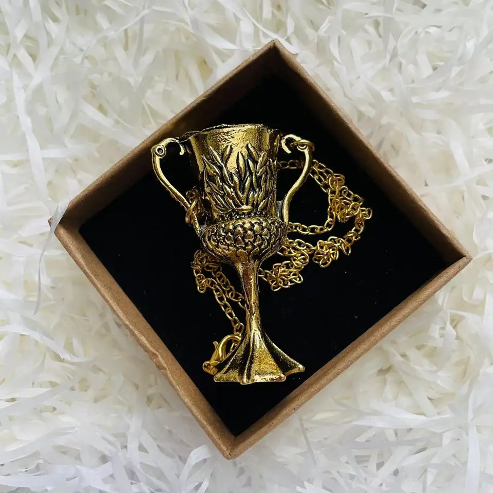 Temný lord Horcrux Zlatý pohár Badger Logo prívesok Náhrdelník vintage darčeková skrinka 2pcs set golbet na krk na krk halloween cosplay darček