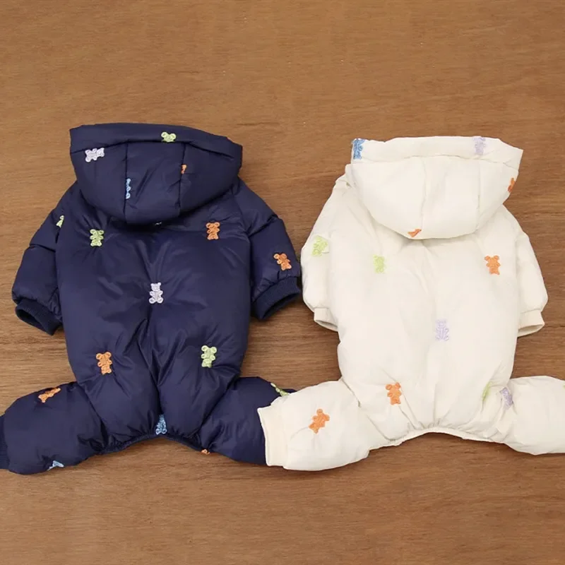 Teplá zima s plným tlačeným medvedím psom oblečenie domáce zviera s štvornohým bavlneným psím kabátom outfit Schnauzer dole sladké psie bunda šteniatko
