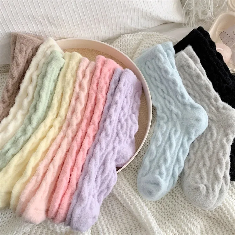 Teplé dámske ponožky Nová zimná zimná japonská módna móda pevné farebné nadýchané ponožky pre dievčatá Domáce silné roztomilé podlahové ponožky kawaii jeseň mäkká
