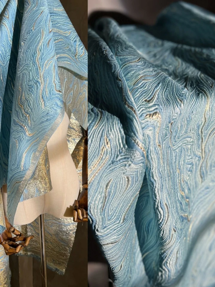 Textúra tečúca modrý oceán Jacquard Fabri lesklý hustý odev Coat Coat Fashion Design Wholesale DIY Šijaca handrička na meter