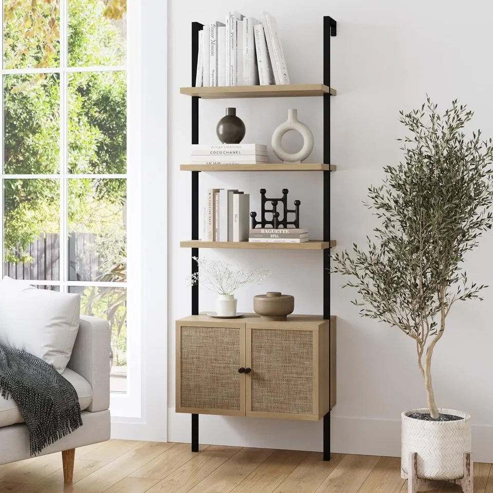 Theo Ladder 3 Open Open Bookshelf s ratanovými zásuvkami a matným oceľovým rámom, ľahký dub/čierna